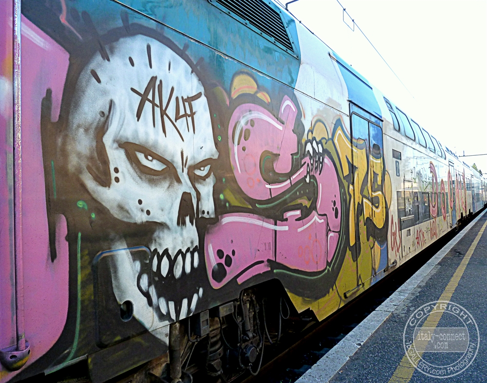 Graffiti Art: Scull Train- Italy